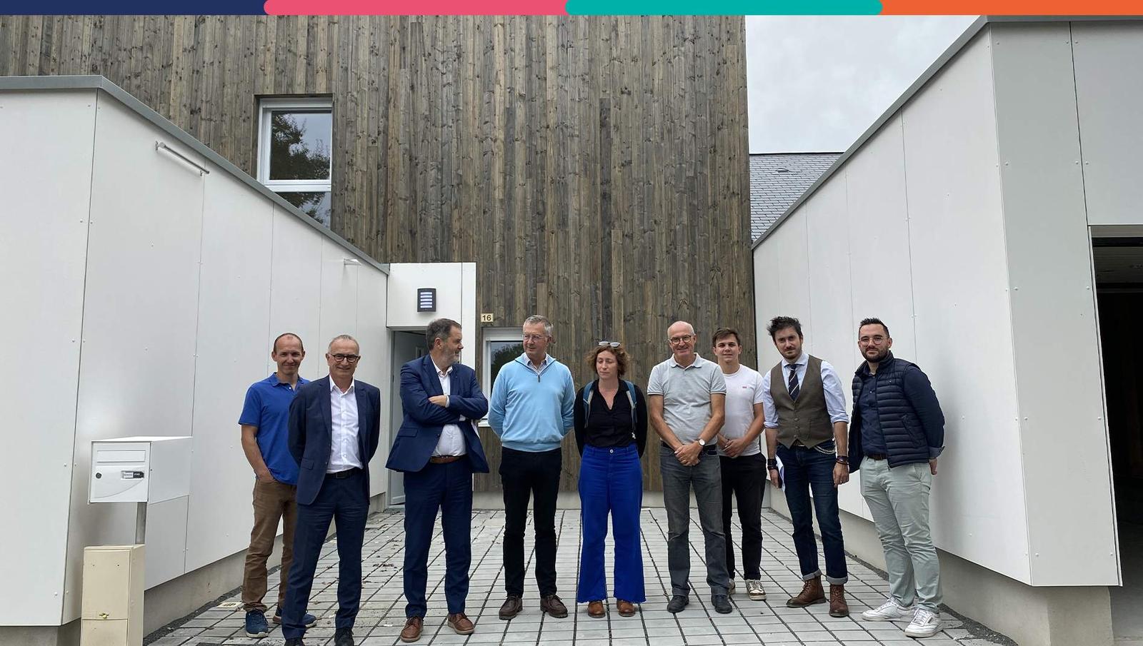 Photo officielle de la remise de clés d'Écuillé