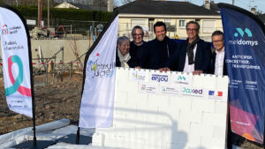 Image de l'article Pose de la 1re pierre du projet de reconfiguration urbaine naturelle du centre-ville de Montreuil-Juigné