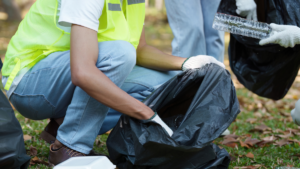 Image de l'article Collecte de déchets à Chemillé-en-Anjou : mobilisons-nous pour un quartier plus propre