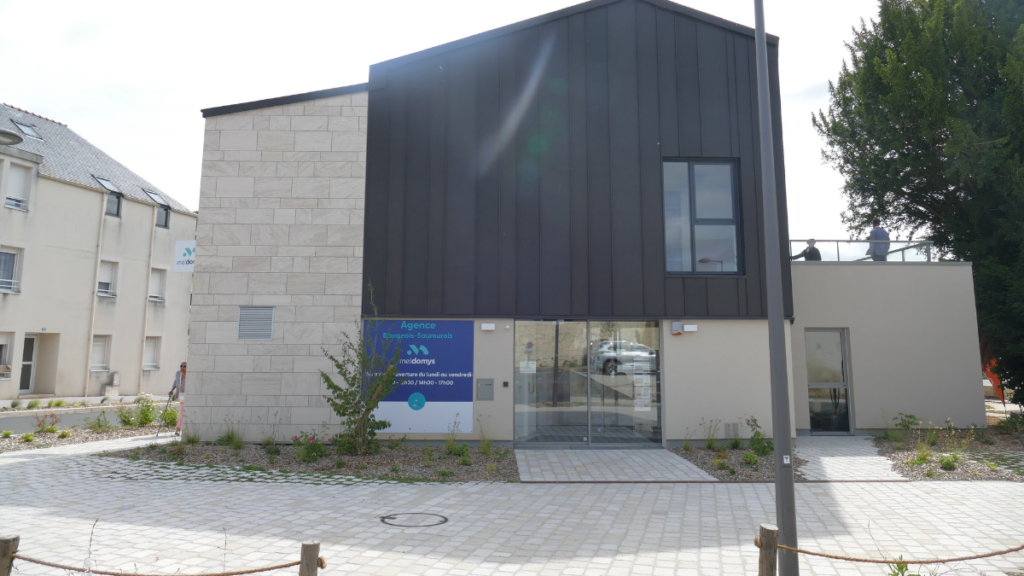 Vue extérieure de la nouvelle agence Meldomys Baugeois Saumurois à Doué-en-Anjou